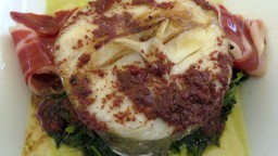 Recepta de cuina de Tronc de lluç amb llit d'espinacs a la catalana, olivada i encenalls de pernil ibèric